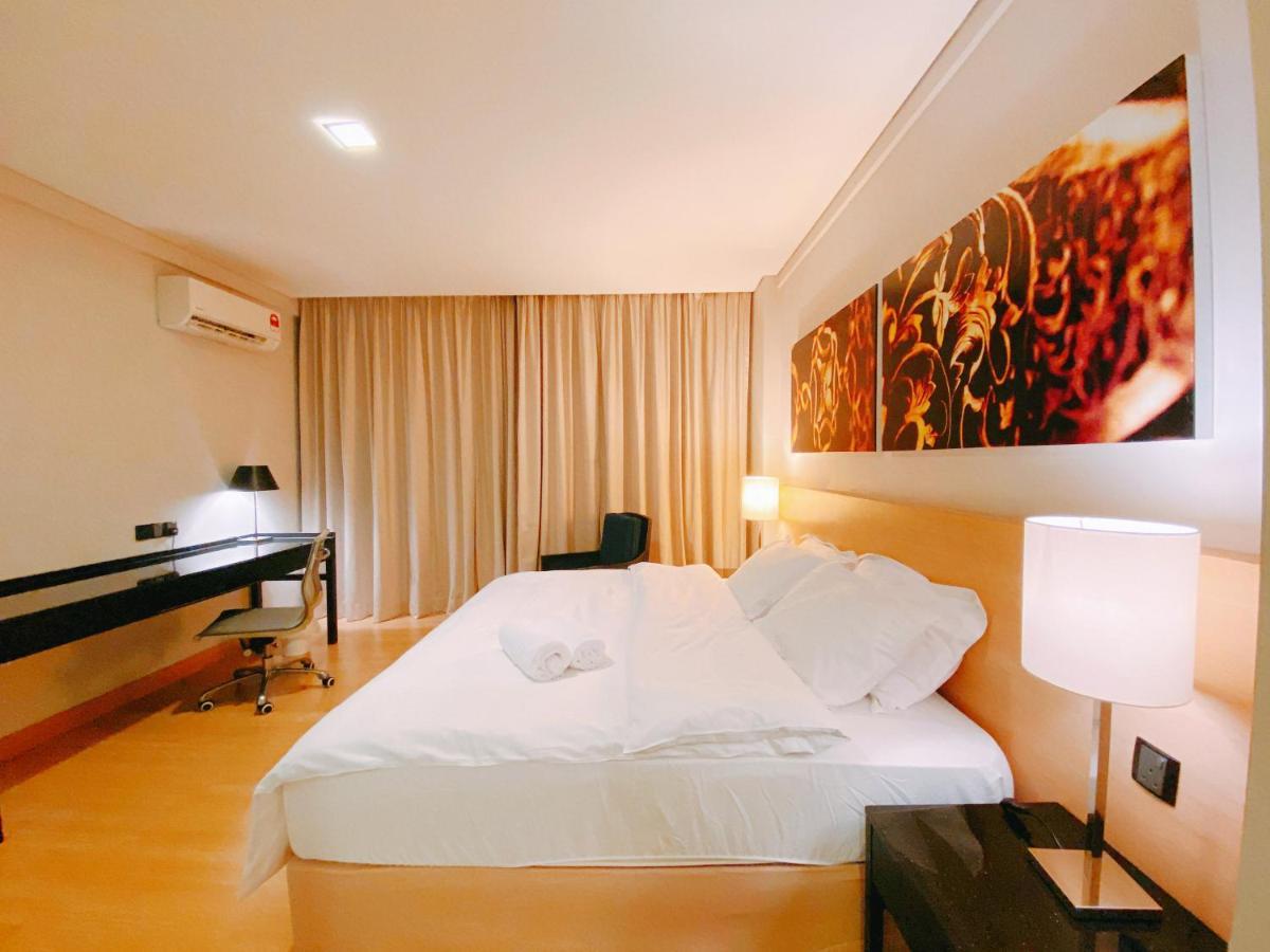 Straits Suite By C Homestay Malacca エクステリア 写真