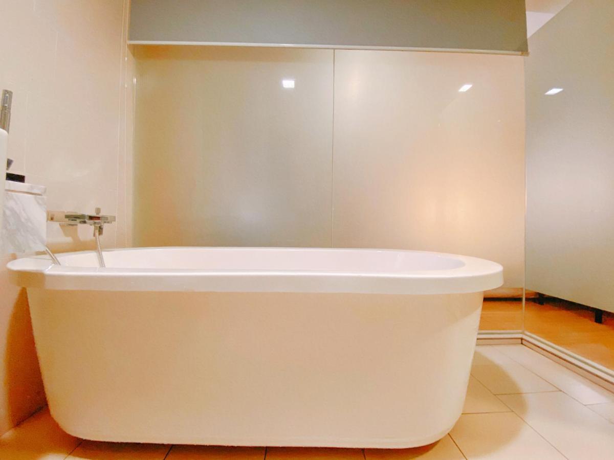 Straits Suite By C Homestay Malacca エクステリア 写真