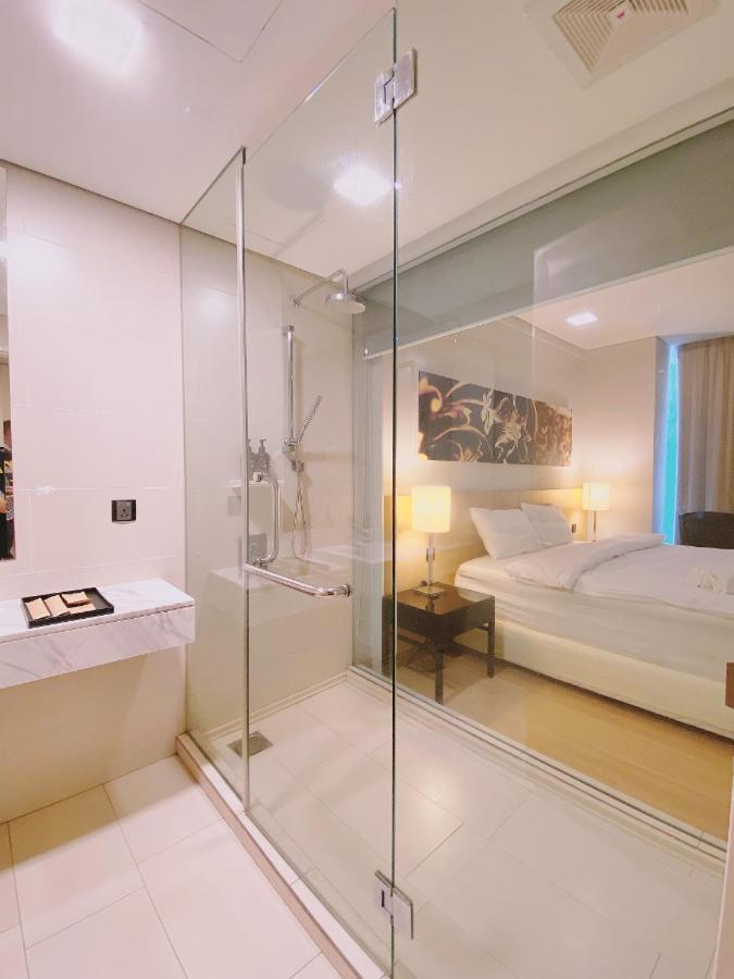 Straits Suite By C Homestay Malacca エクステリア 写真