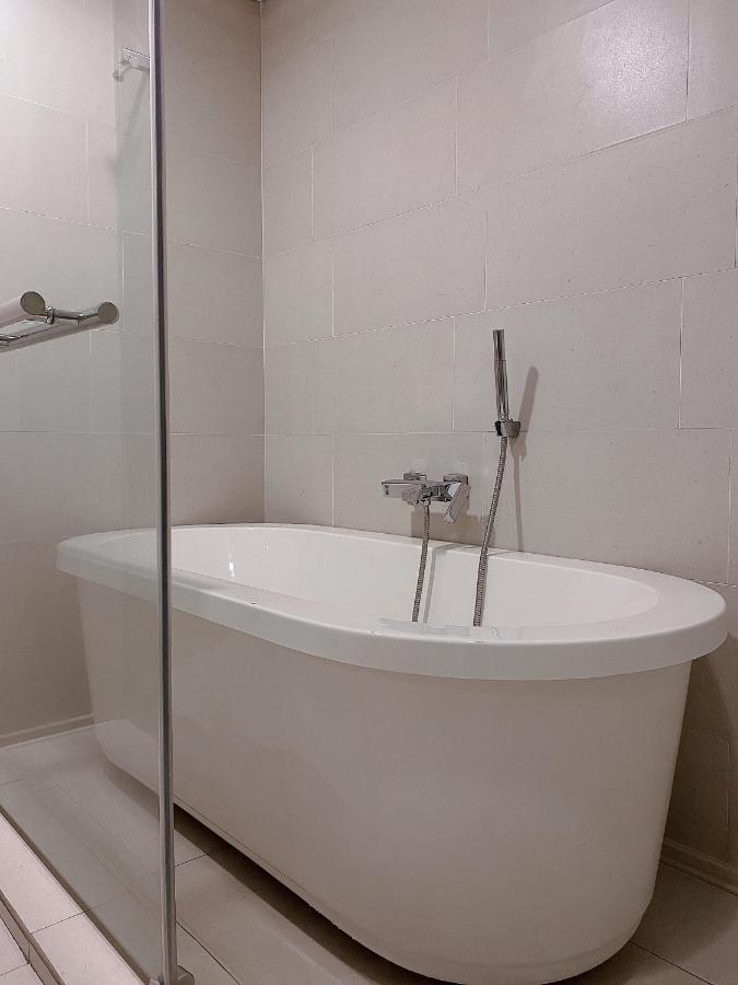 Straits Suite By C Homestay Malacca エクステリア 写真