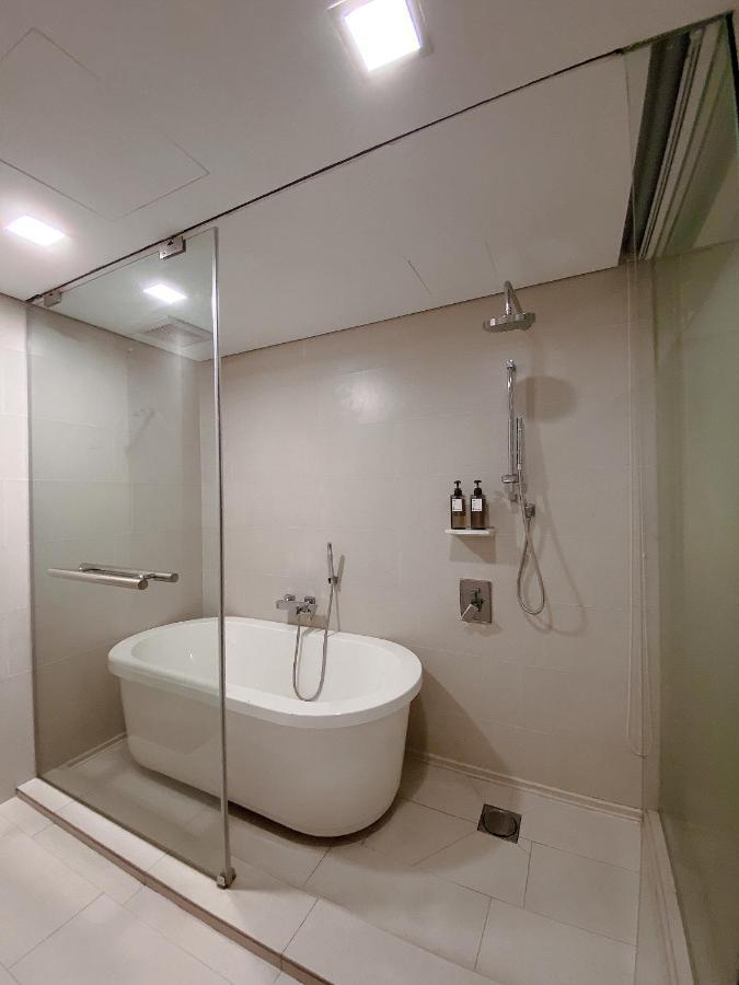 Straits Suite By C Homestay Malacca エクステリア 写真